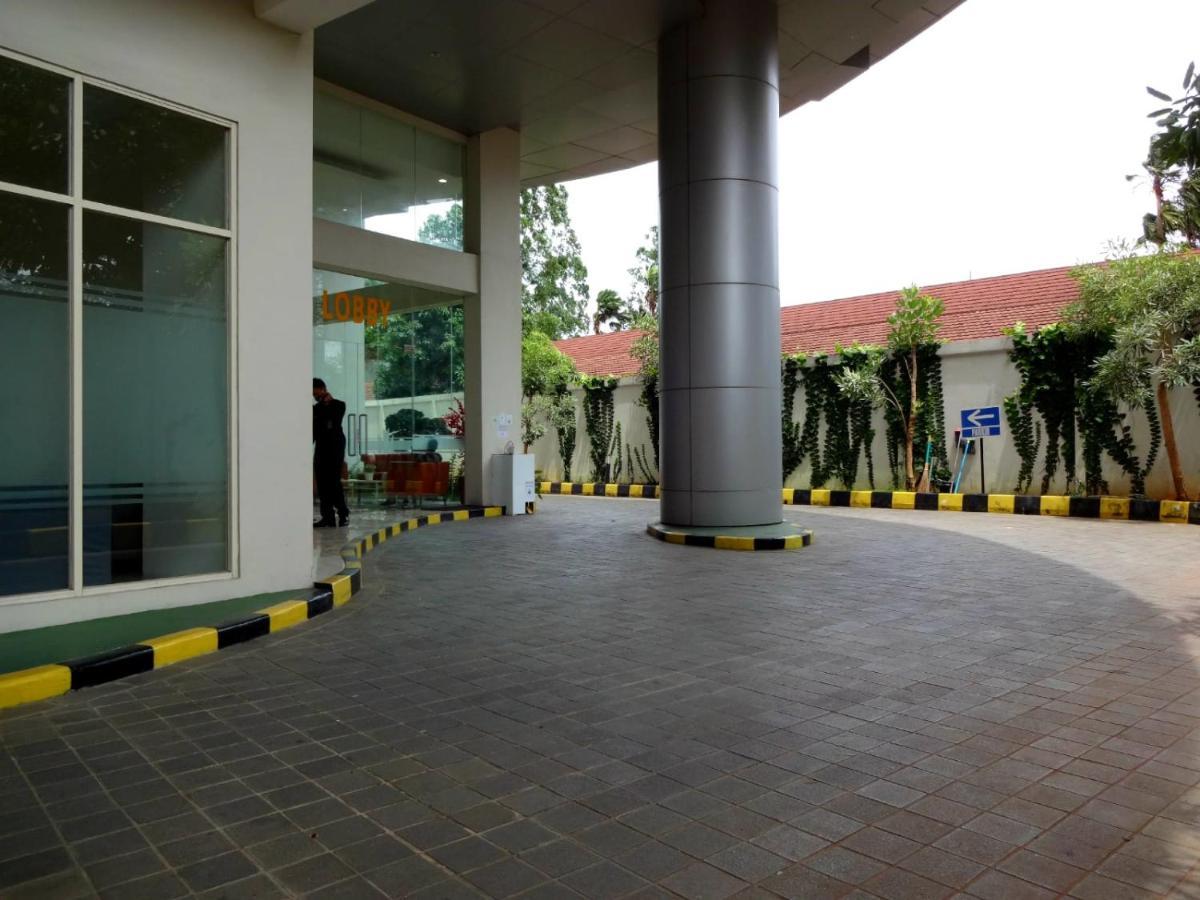 Padina Suites Tangerang Buitenkant foto