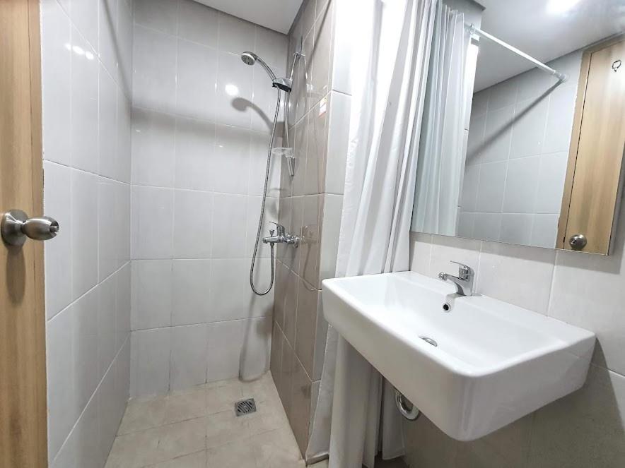 Padina Suites Tangerang Kamer foto